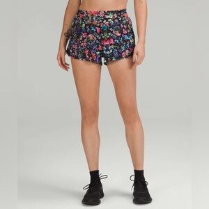 Lululemon Hotty Hot Lined Shorts Flowerscope Black Mesh Size 4